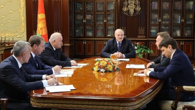 Сустрэча са старшынёй расійскай дзяржкарпарацыі развіцця "ЗЭБ.РФ" Ігарам Шувалавым.